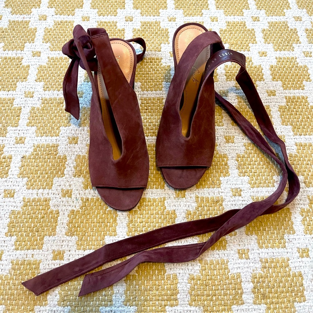 VC John Camuto Wrap Around Peep Toe Heels